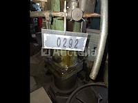 [interne referentie: s0292] boorinstallatie met twee klauwplaten wmw