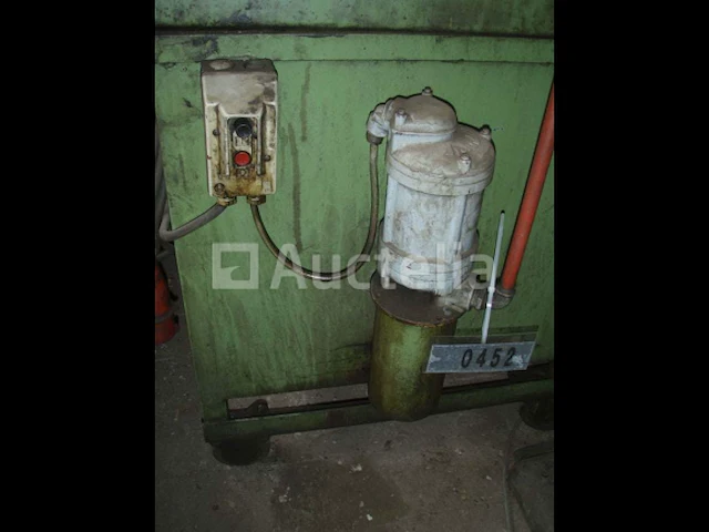 [interne referentie: s0452] olieachtig reinigingsbassin met pomp - afbeelding 1 van  3