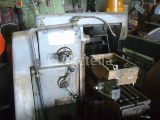 [interne referentie: s1778] bridgeport universele freesmachine - afbeelding 4 van  9