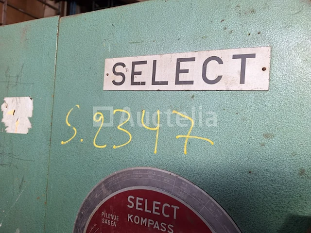 [interne referentie: s2347] verticale metalen lintzaag prvomajska - afbeelding 1 van  12