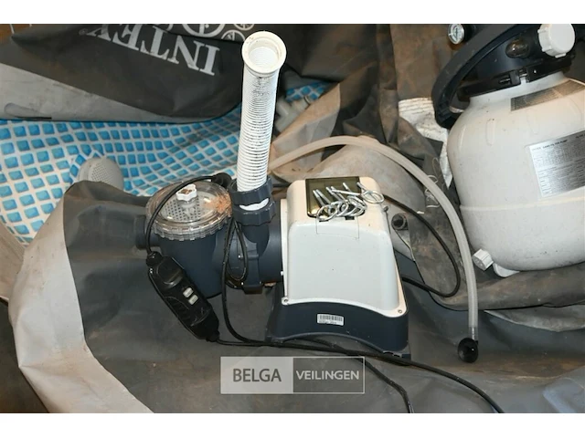 Intex zwembad met filters en warmtepomp - afbeelding 5 van  9
