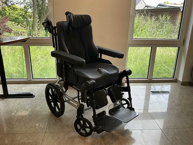 Invacare rea azalea base kantelrostoel - afbeelding 1 van  8
