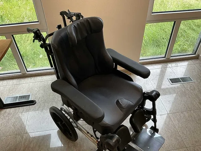 Invacare rea azalea base kantelrostoel - afbeelding 2 van  8