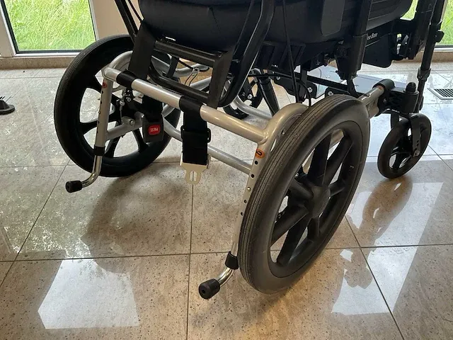 Invacare rea azalea base kantelrostoel - afbeelding 5 van  8