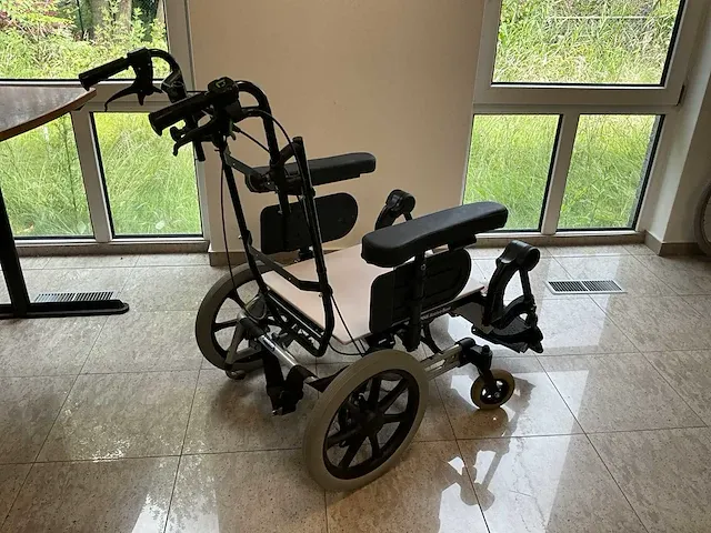 Invacare rea azalea base kantelrostoel - afbeelding 2 van  7