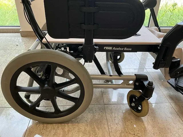 Invacare rea azalea base kantelrostoel - afbeelding 3 van  7