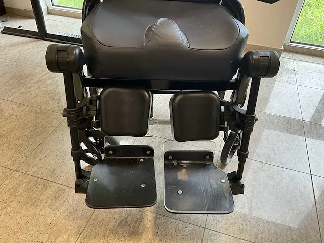 Invacare rea azalea base kantelrostoel - afbeelding 7 van  8