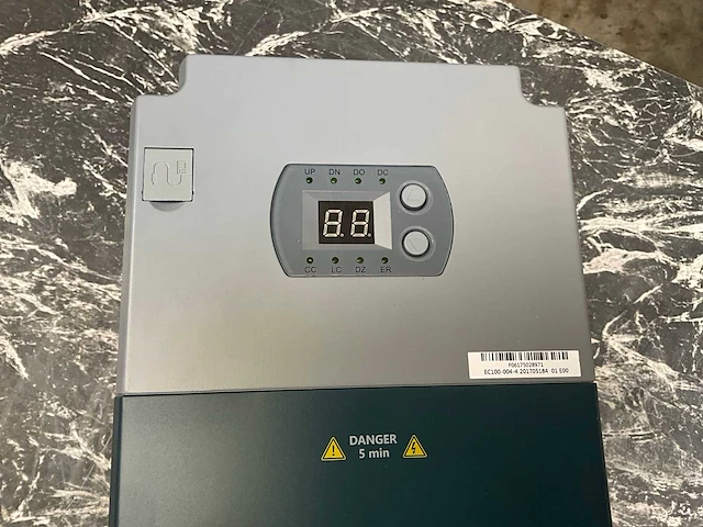 Invt ec100-004-4 frequentieregelaar - afbeelding 6 van  7