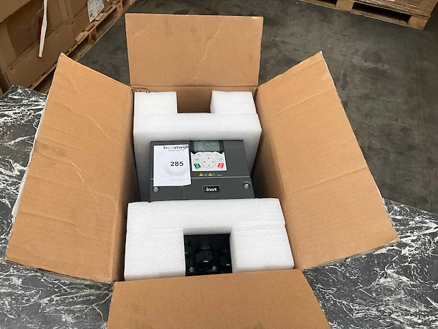 Invt gd350-004g/5r5p-45 inverter - afbeelding 8 van  8