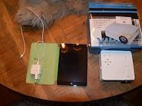 Ipad a1489 met oplader, projector time to enjoy h80 met oplader - afbeelding 1 van  6