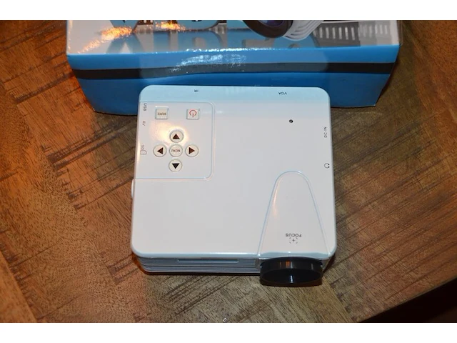 Ipad a1489 met oplader, projector time to enjoy h80 met oplader - afbeelding 5 van  6