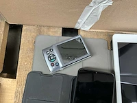 Ipad apple, smartphone nokia ta1270 en digitaal fototoestel canon - afbeelding 3 van  6