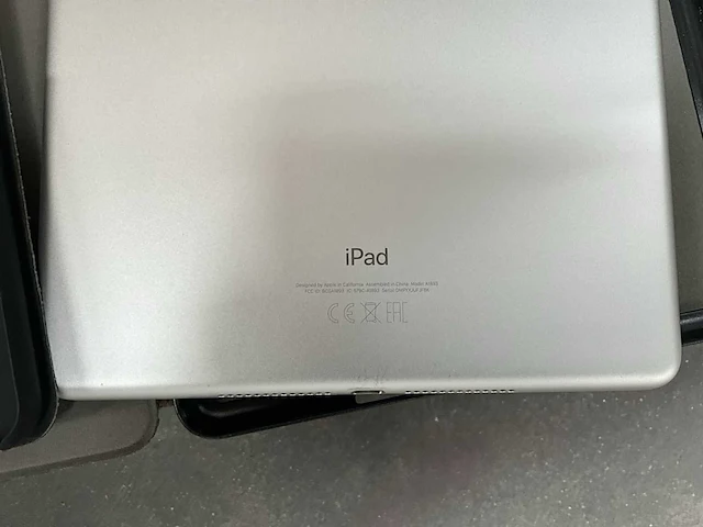 Ipad apple, smartphone nokia ta1270 en digitaal fototoestel canon - afbeelding 6 van  6