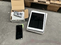 Ipad apple, smartphone nokia ta1270 en digitaal fototoestel canon