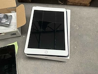 Ipad apple, smartphone nokia ta1270 en digitaal fototoestel canon - afbeelding 2 van  7