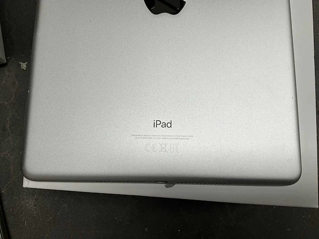 Ipad apple, smartphone nokia ta1270 en digitaal fototoestel canon - afbeelding 3 van  7