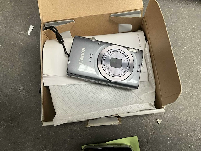 Ipad apple, smartphone nokia ta1270 en digitaal fototoestel canon - afbeelding 4 van  7