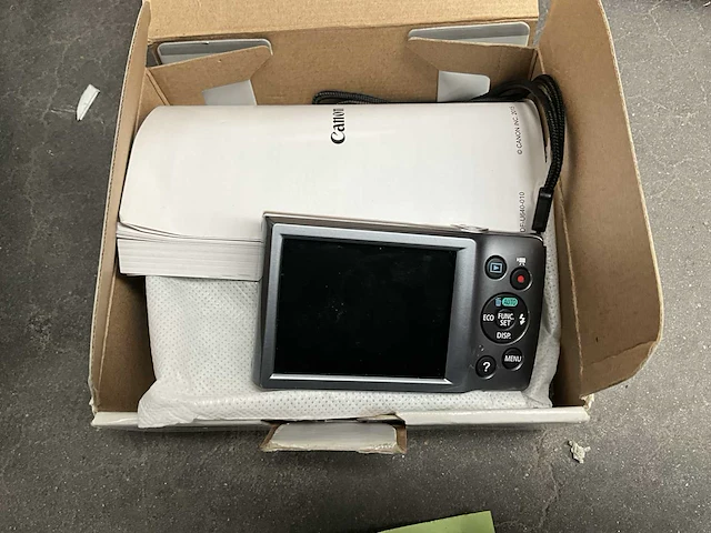 Ipad apple, smartphone nokia ta1270 en digitaal fototoestel canon - afbeelding 5 van  7
