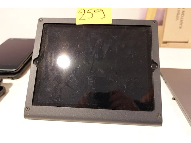 Ipad in houder - afbeelding 1 van  4