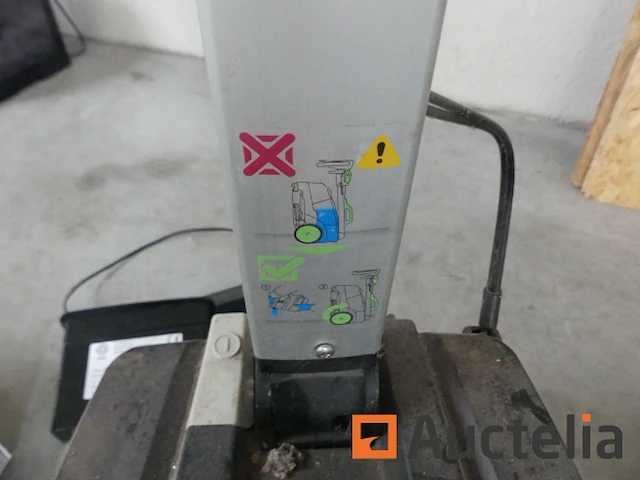 Ipc ct5 mini vloer wasmachine droger, kärcher sc3 stoomreiniger - afbeelding 9 van  11