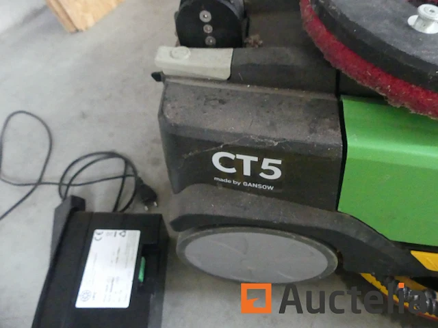 Ipc ct5 mini vloer wasmachine droger, kärcher sc3 stoomreiniger - afbeelding 11 van  11