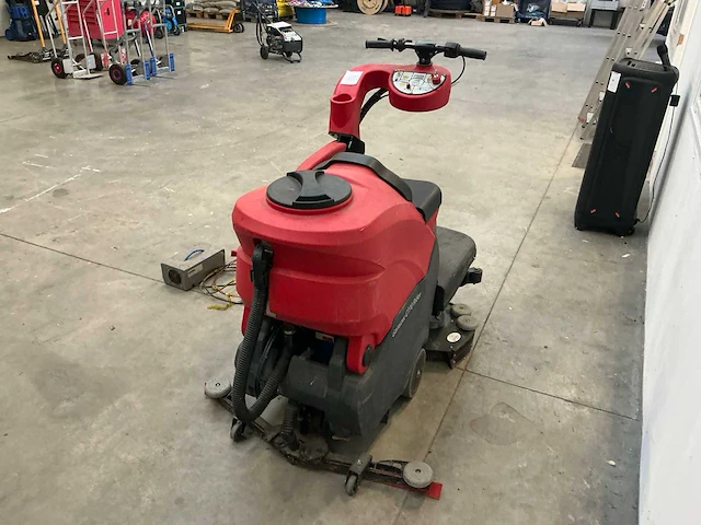 Ipc ct70 rider schrobzuigmachine - afbeelding 1 van  6