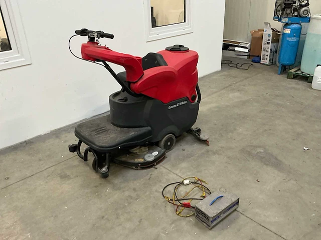 Ipc ct70 rider schrobzuigmachine - afbeelding 2 van  6
