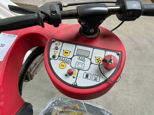 Ipc ct70 rider schrobzuigmachine - afbeelding 6 van  6