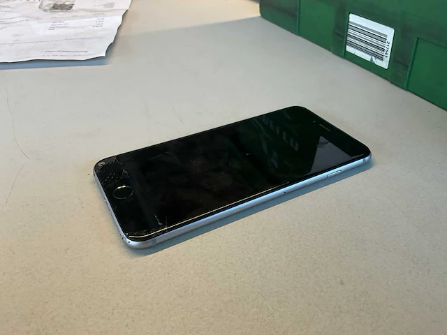 Iphone 6 plus apple - model a1524 - afbeelding 2 van  5