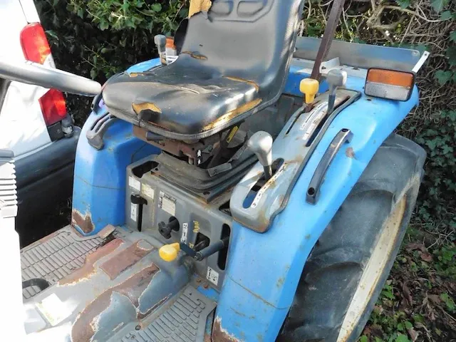 Iseki landbouwtractor - afbeelding 7 van  15