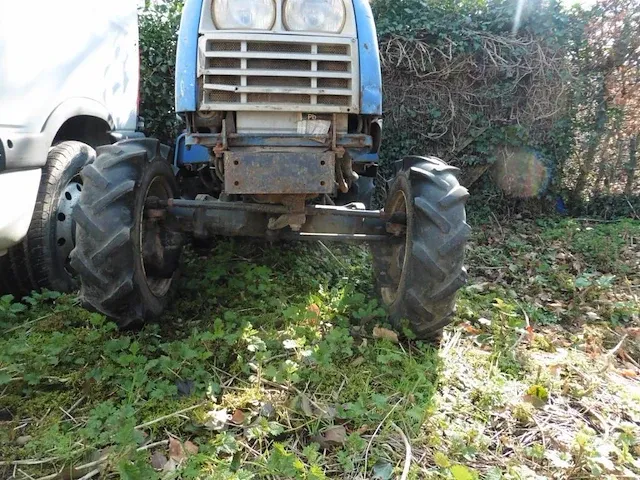 Iseki landbouwtractor - afbeelding 15 van  15