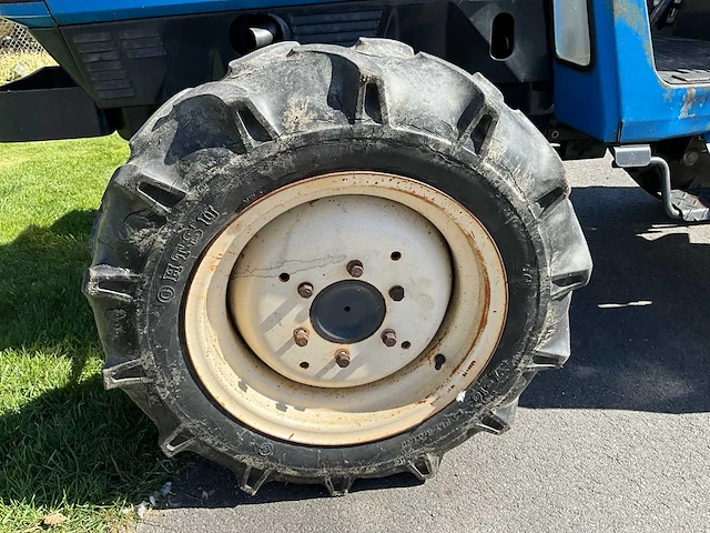 Iseki landhope 245 vierwielaangedreven minitractor - afbeelding 11 van  19