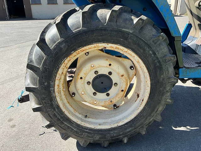 Iseki landhope 245 vierwielaangedreven minitractor - afbeelding 13 van  19