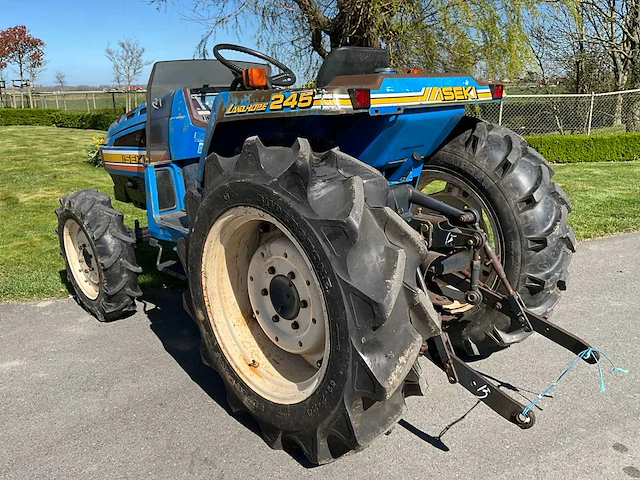 Iseki landhope 245 vierwielaangedreven minitractor - afbeelding 7 van  19
