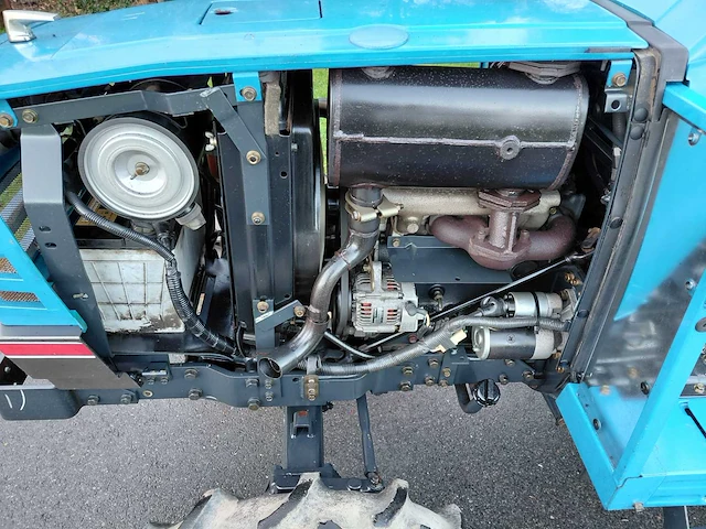 Iseki ta207 vierwielaangedreven minitractor - afbeelding 7 van  15