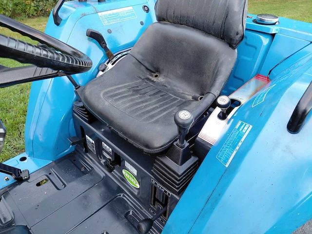 Iseki ta207 vierwielaangedreven minitractor - afbeelding 11 van  15