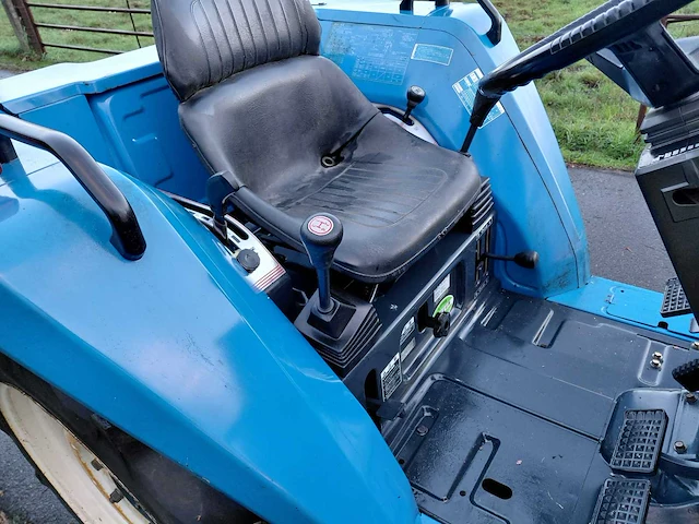 Iseki ta207 vierwielaangedreven minitractor - afbeelding 12 van  15
