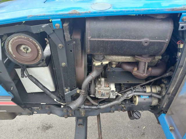 Iseki ta227 vierwielaangedreven minitractor met grondfrees - afbeelding 6 van  19