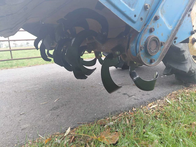 Iseki ta227 vierwielaangedreven minitractor met grondfrees - afbeelding 9 van  19