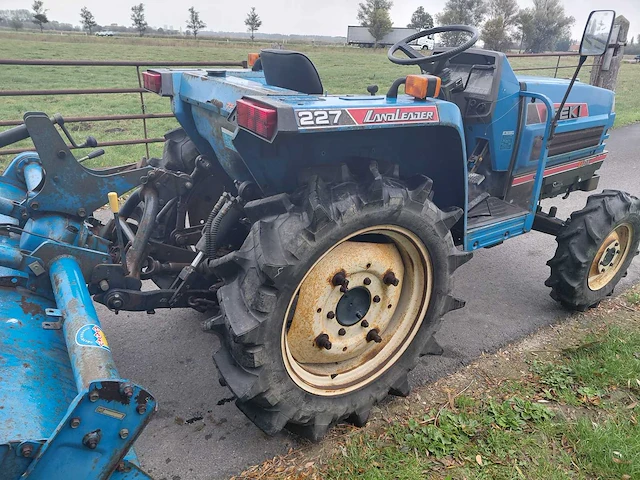 Iseki ta227 vierwielaangedreven minitractor met grondfrees - afbeelding 14 van  19