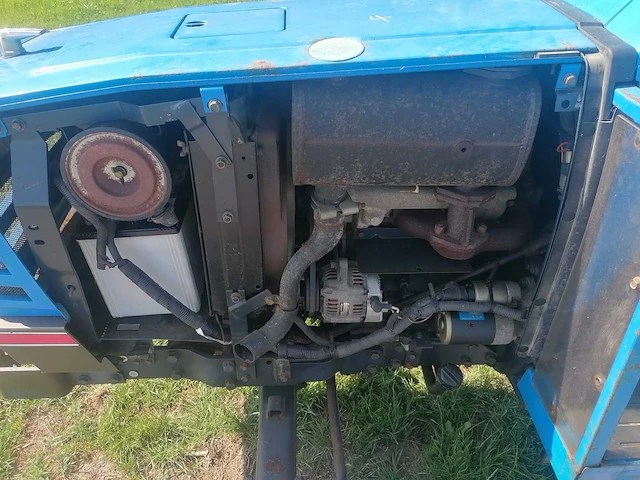 Iseki ta227 vierwielaangedreven minitractor - afbeelding 4 van  15
