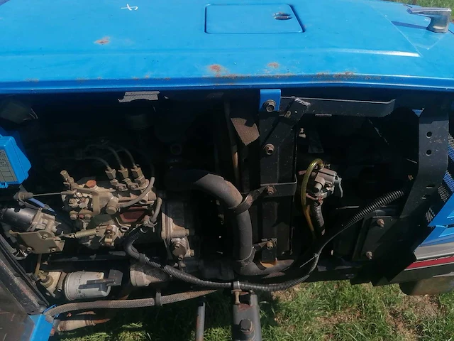 Iseki ta227 vierwielaangedreven minitractor - afbeelding 5 van  15