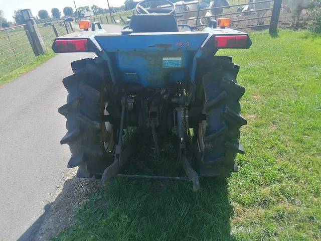 Iseki ta227 vierwielaangedreven minitractor - afbeelding 10 van  15