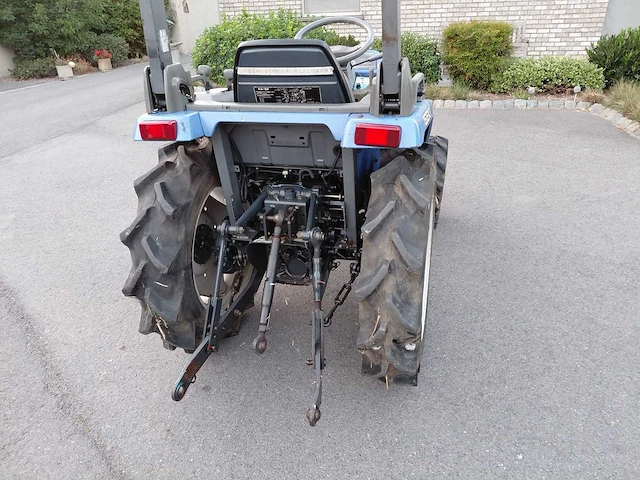 Iseki th18 vierwielaangedreven minitractor - afbeelding 7 van  12