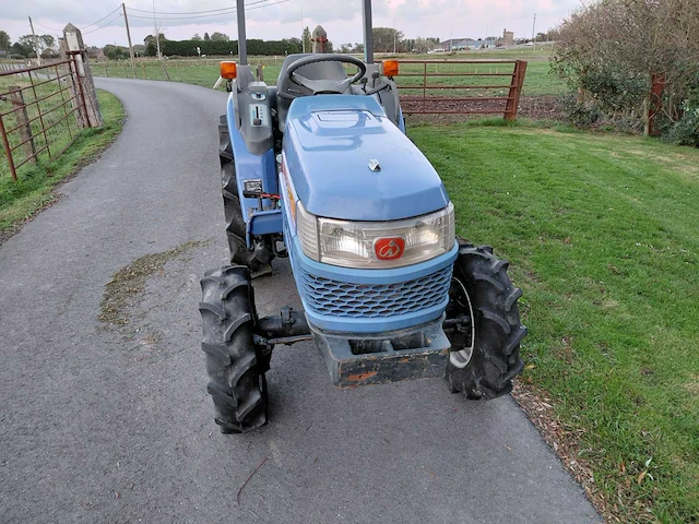 Iseki th25 vierwielaangedreven minitractor - afbeelding 8 van  15