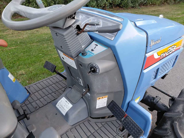 Iseki th25 vierwielaangedreven minitractor - afbeelding 12 van  15