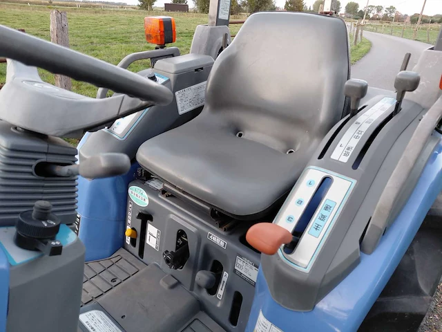 Iseki th25 vierwielaangedreven minitractor - afbeelding 14 van  15