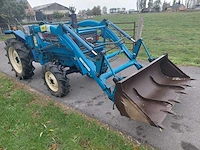 Iseki tl1201 vierwielaangedreven minitractor met frontlader - afbeelding 12 van  19