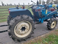 Iseki tl1201 vierwielaangedreven minitractor met frontlader - afbeelding 13 van  19