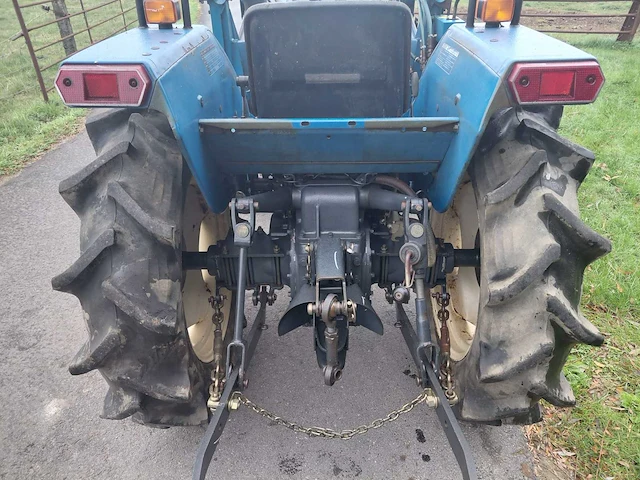 Iseki tl1201 vierwielaangedreven minitractor met frontlader - afbeelding 14 van  19
